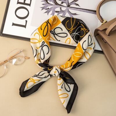 Square scarf 70x70 geometric print