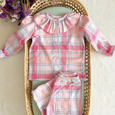 Pijama rosa con volantes a cuadros