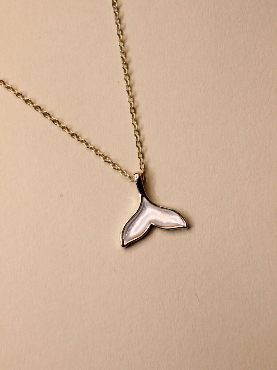Collar de delfines