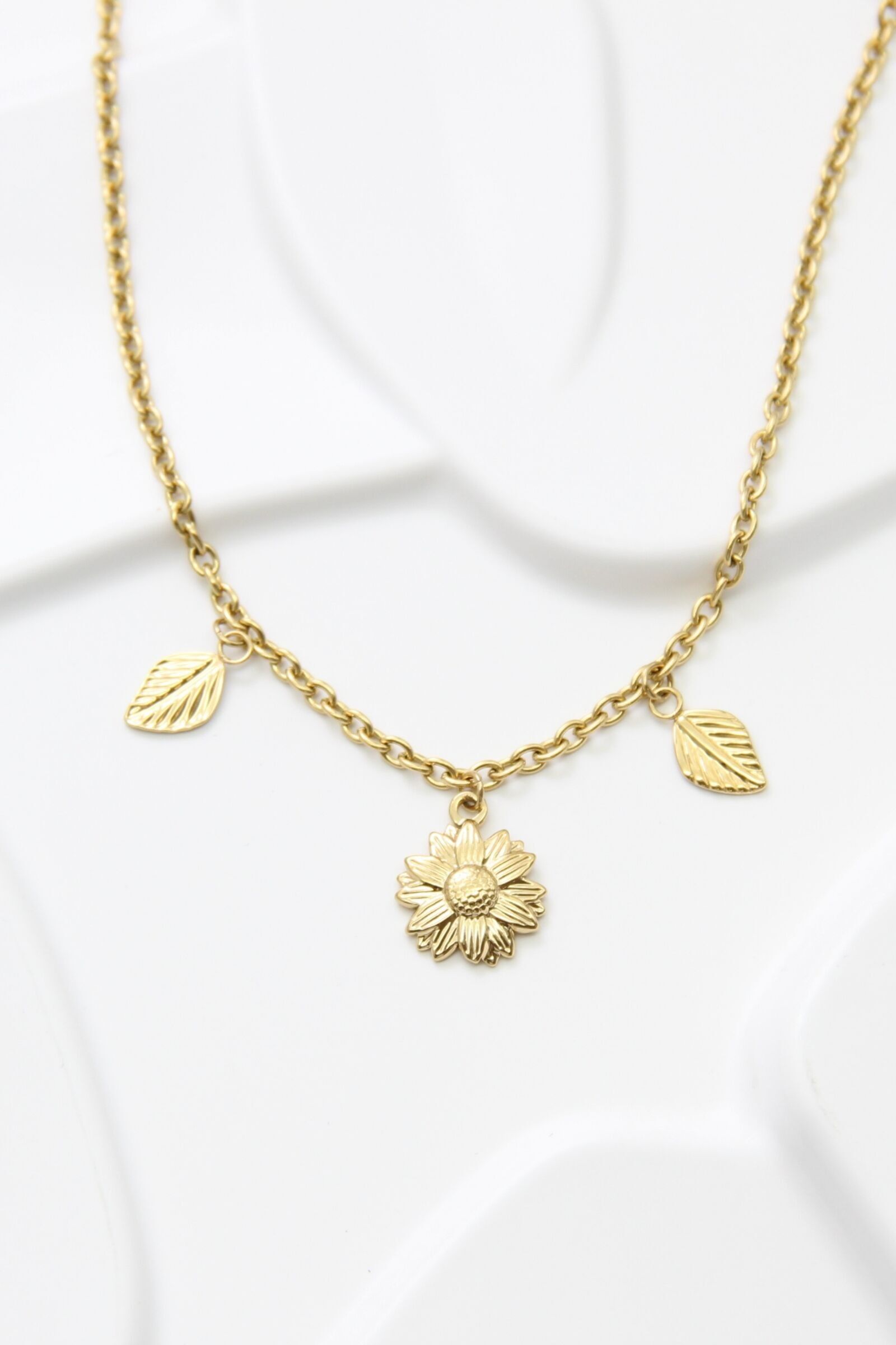 Collana in acciaio inossidabile con pendenti a forma di fiore e foglia