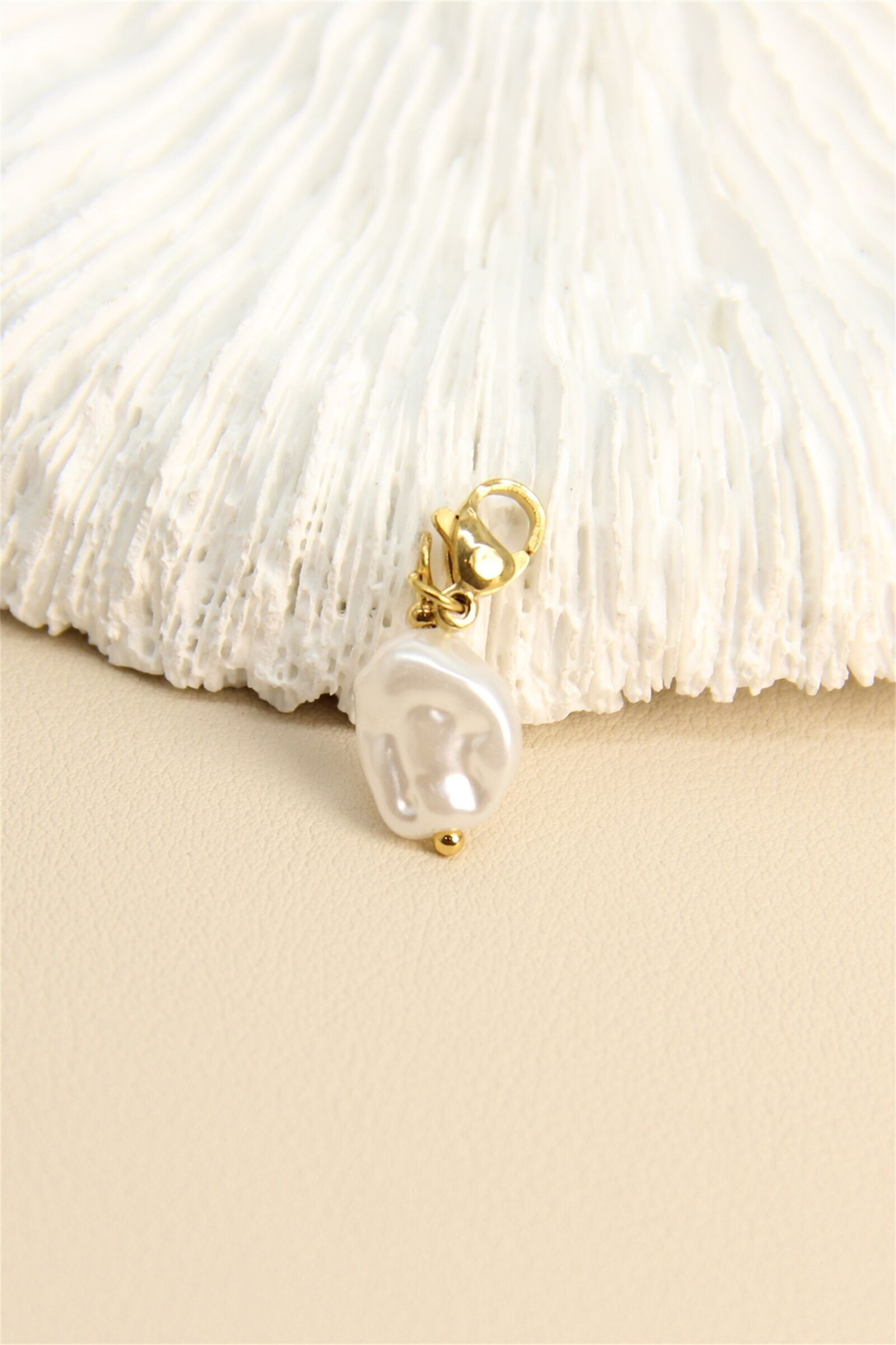 Ciondolo con perla barocca – Eleganza senza tempo