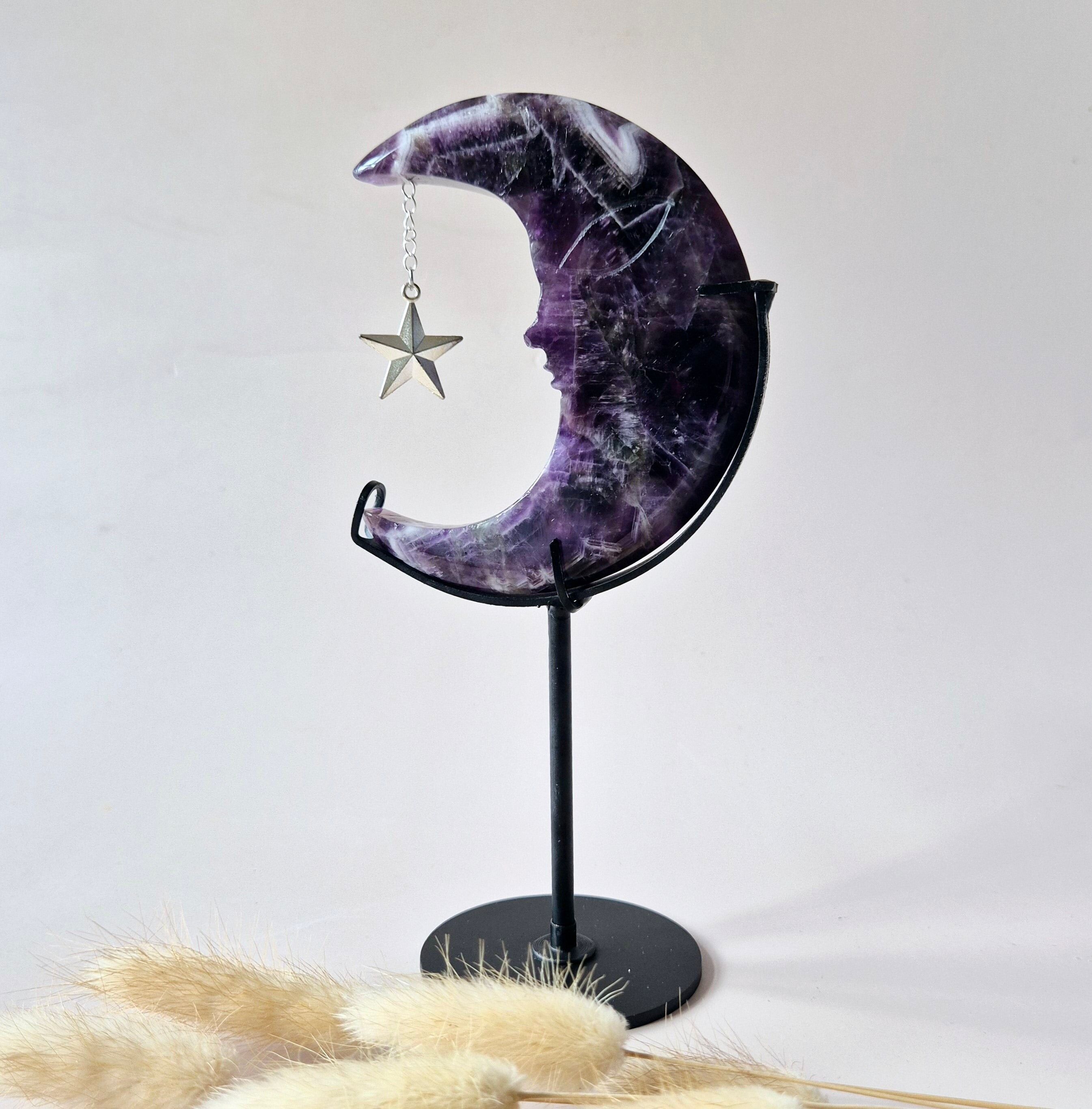Lune d'améthyste de rêve sur support – 10 cm #30 – Gravure de visage en pierre précieuse, intérieur spirituel