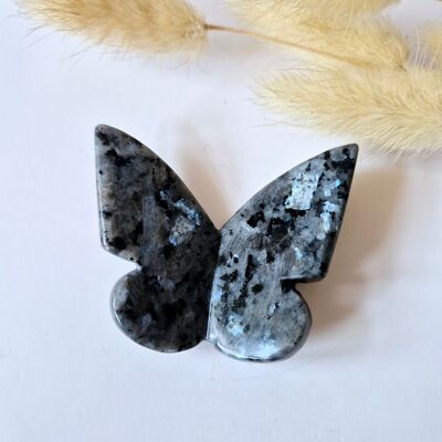 Mariposa de piedras preciosas 6x5 cm – Larvikita