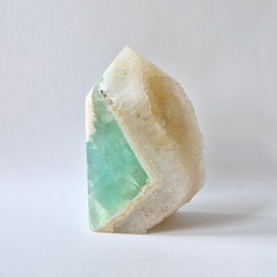 Pointe de fluorite verte – Brute et polie | Pièce unique de druze, 562 grammes