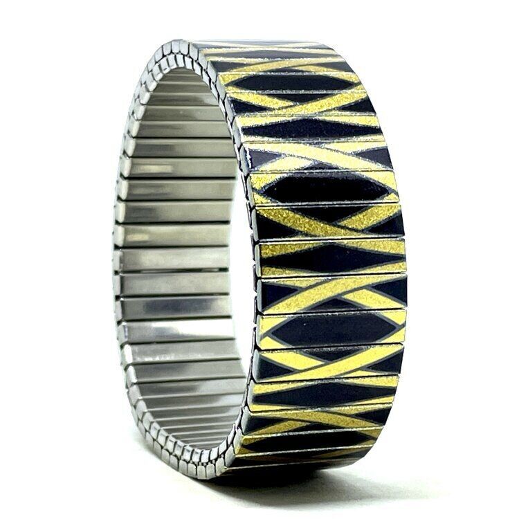 Bracciale di design in acciaio inossidabile da 18 mm fatto a mano a Londra - Scudo celtico nero e oro metallizzato