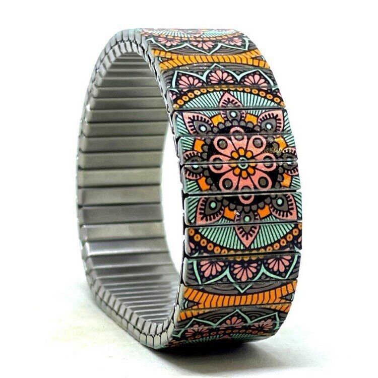 Bracciale di design in acciaio inossidabile da 18 mm fatto a mano a Londra - Mandala verde carnevale