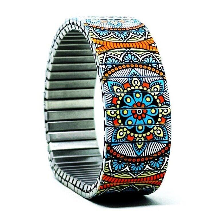 Pulsera de diseño de acero inoxidable de 18 mm, hecha a mano en Londres - Carnival Cool Flowers Mandala