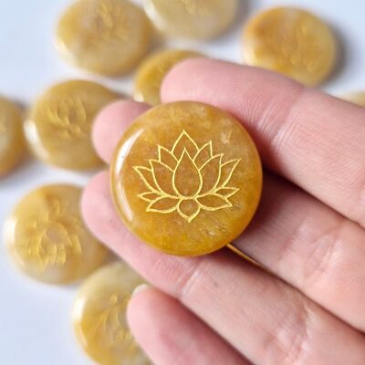 Disque d'aventurine jaune de 2,5 cm avec symbole Lotus – Pierre de poche