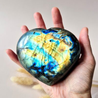 Cuore di labradorite XL (400-500 g) su supporto – con spettacolare motivo a stelle e bagliori
