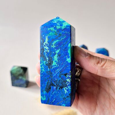 Tour d'azurite, pierre précieuse rare – n° 1 : 128 grammes de pur mystère et de pouvoir intuitif