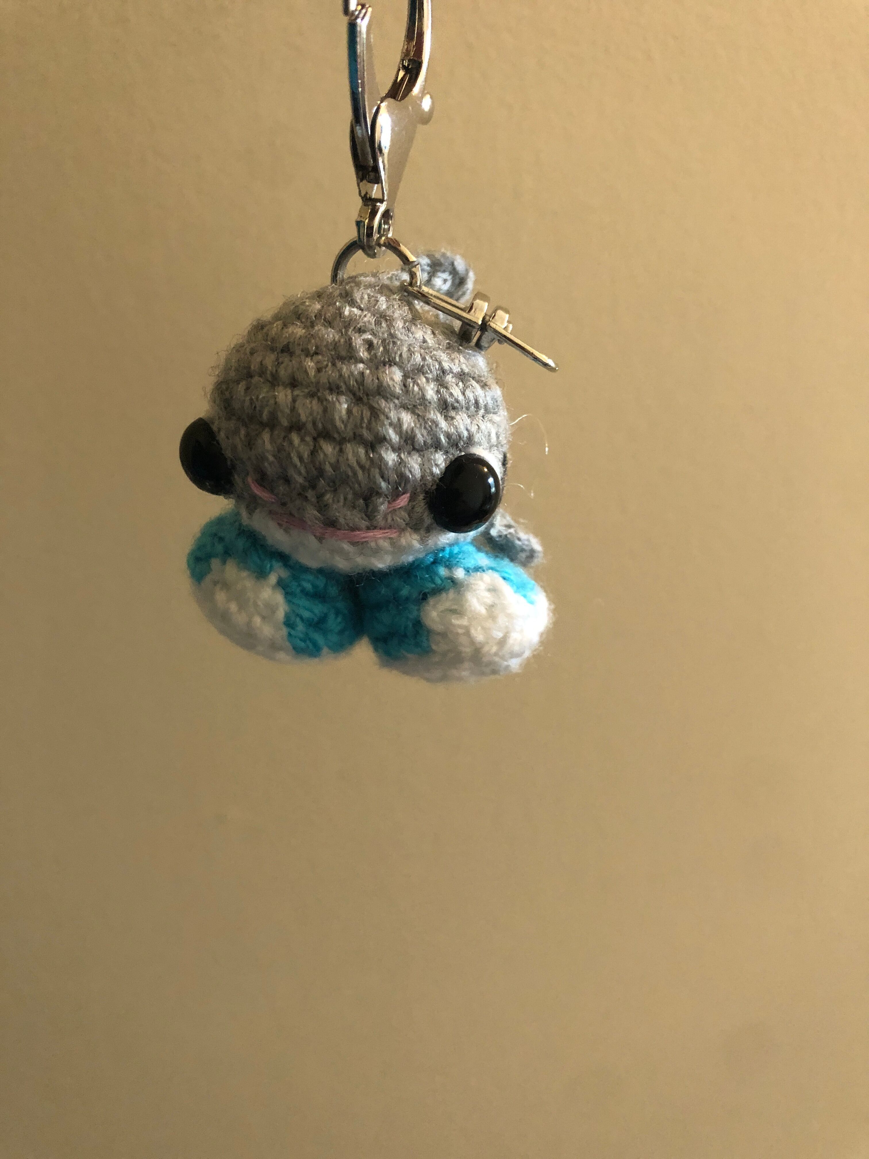 Llavero Mini Amigurumi – [Nome do Personagem] (6x7x6 cm, Ganchillo hecho a mano)