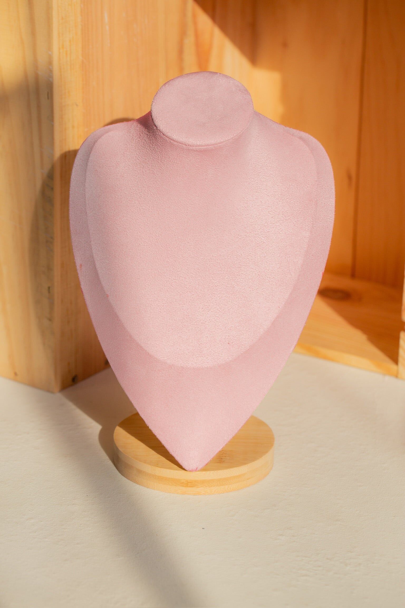 Espositore busto rosa