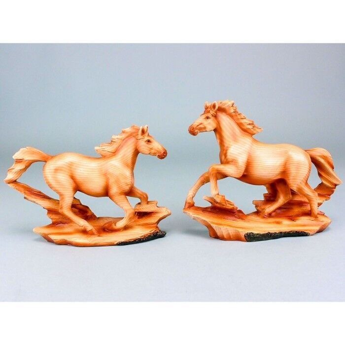 Cavallo intagliato effetto legno su base, 19 cm, 2 assortiti