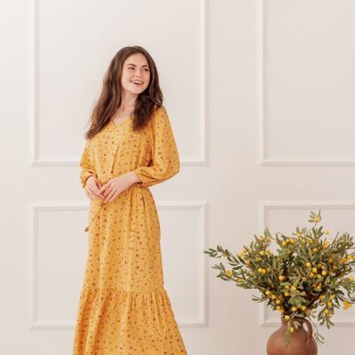 Langes gelbes gerades Kleid