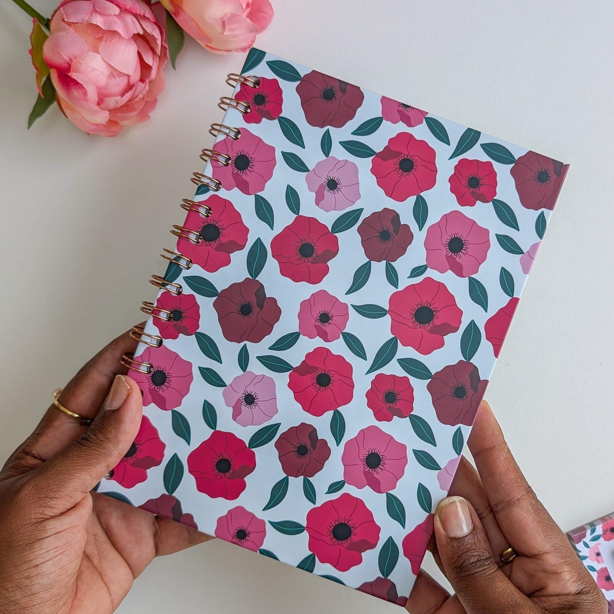 A5-Notizbuch – Spiralbindung – Rosa und rote Anemonen
