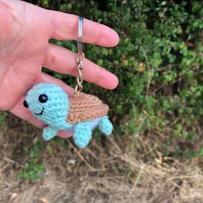 Lindo llavero de tortuga verde claro - amigurumi (7x7x7 cm)