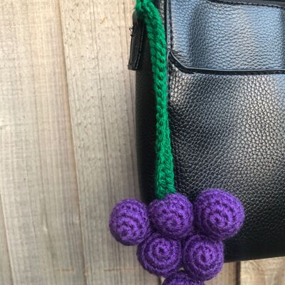 Portachiavi carino a forma di uva - amigurumi viola (7x7x7 cm)