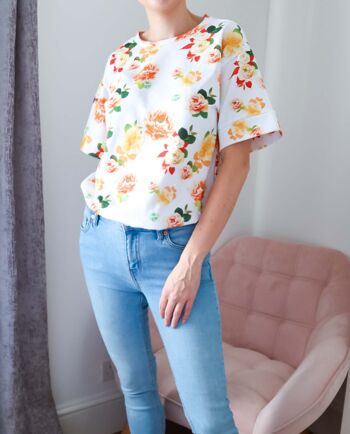 Robe t-shirt blanche en coton à fleurs 1