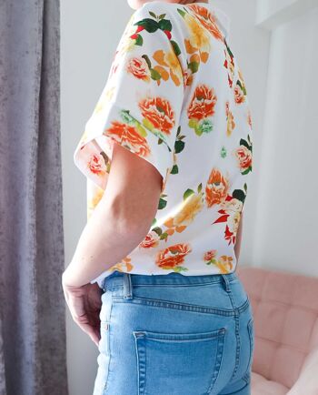 Robe t-shirt blanche en coton à fleurs 5