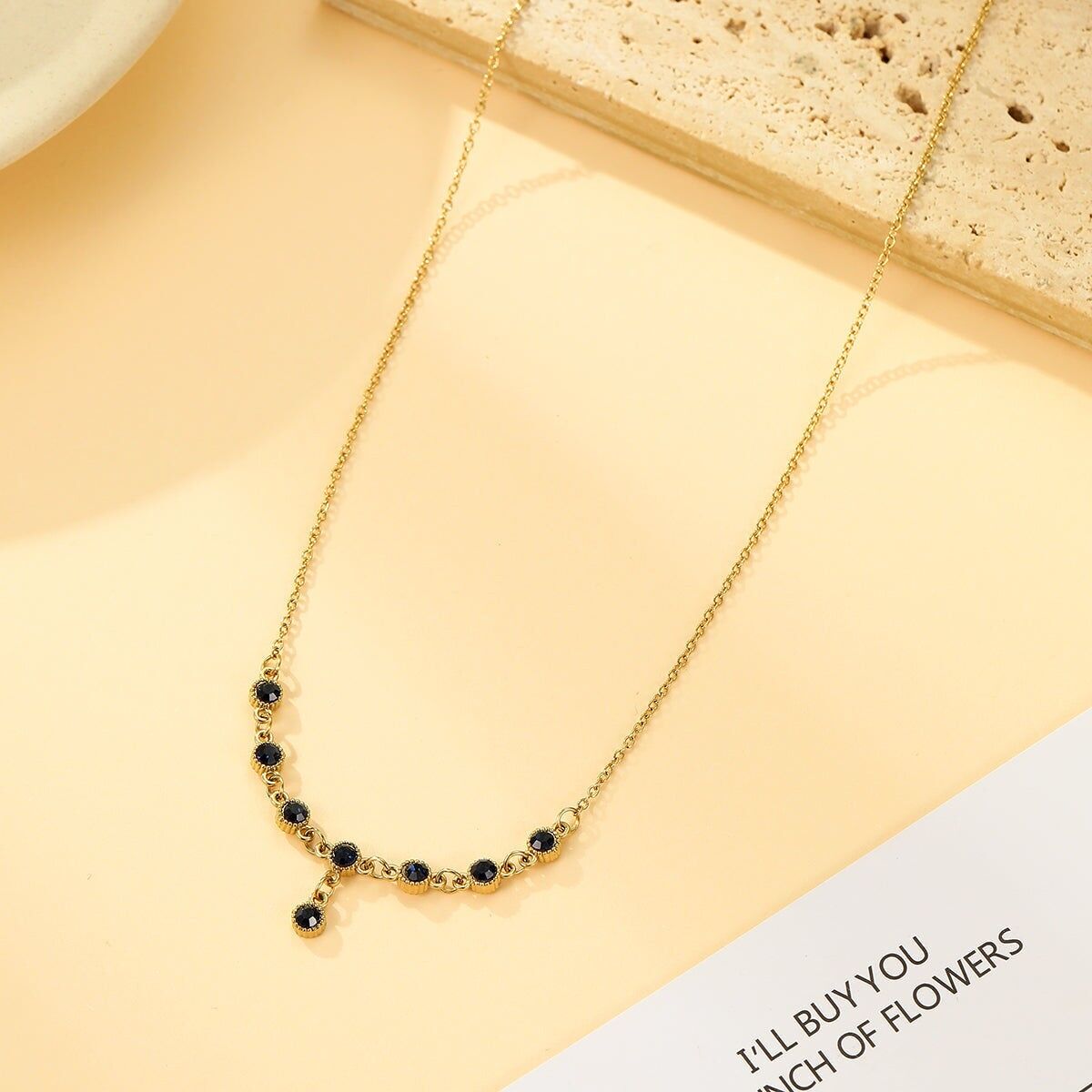 Collana con catena in oro fino con goccia e strass neri