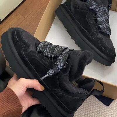 Scarpe da ginnastica nere con lacci e fodera in pelliccia firmate (confezione da 12 paia, taglie UK3-UK8)