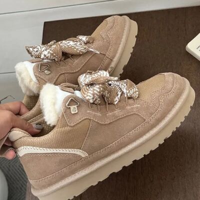 Zapatillas deportivas con cordones y forro de piel de diseño en color camel (paquete de 12 pares, tallas 3-8 del Reino Unido)