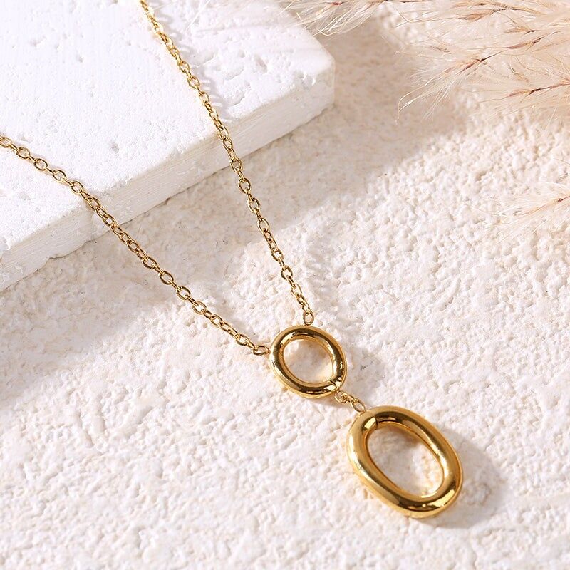 Collana a catena in oro con 2 anelli ovali allineati verticalmente