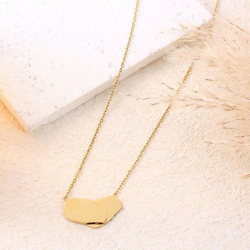 Collana a catena in oro con doppio pendente organico sovrapposto effetto specchio e spazzolato