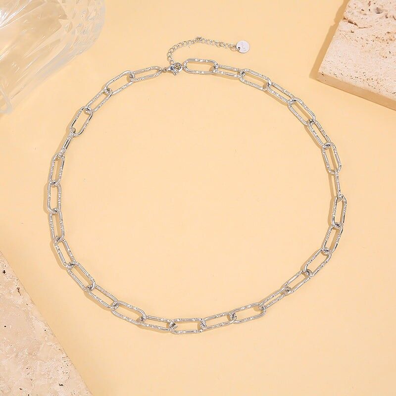 Collana in argento con maglie allungate e testurizzate ed effetto glitter