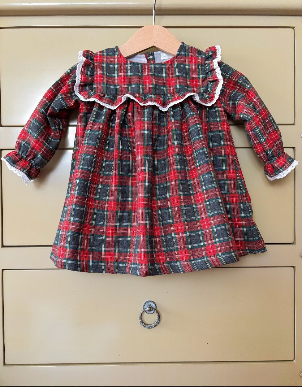 Robe classique à carreaux gris et rouge