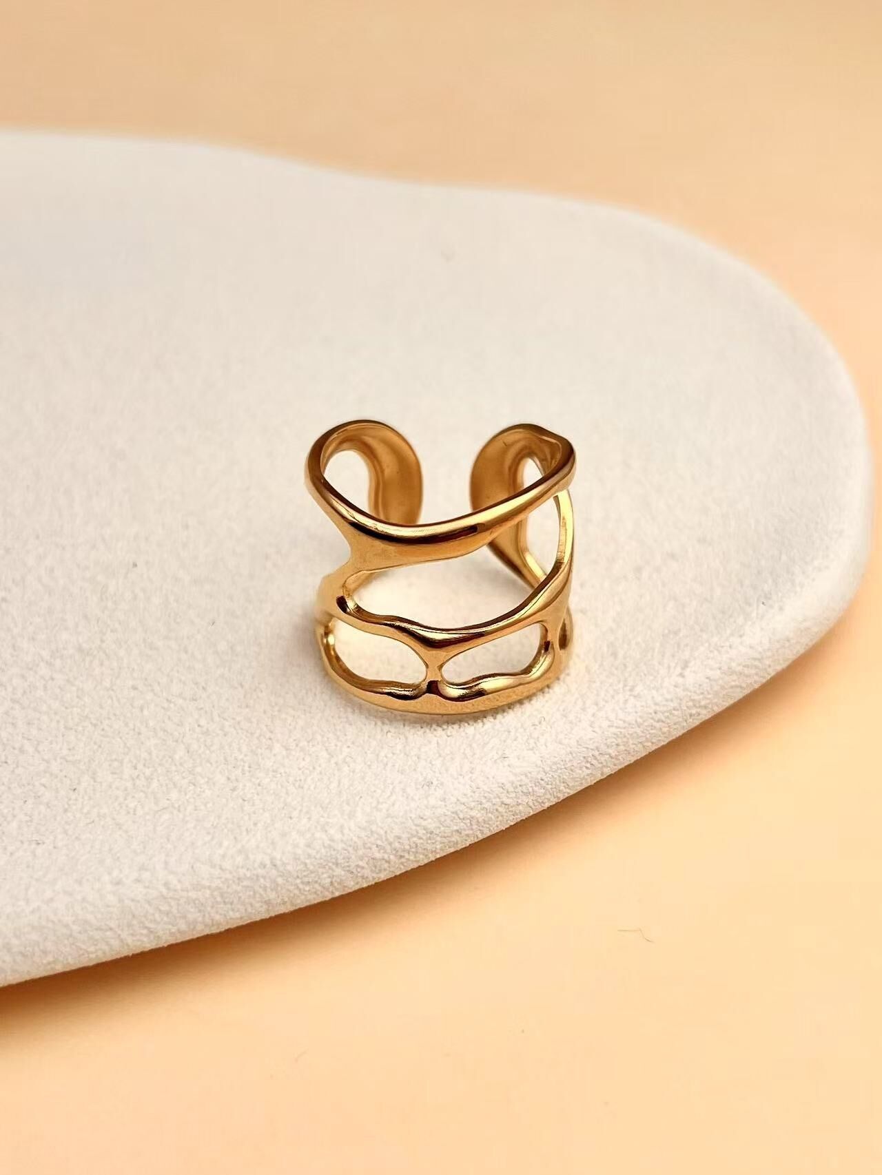 Bague large ajourée dorée en acier inoxydable ajustable