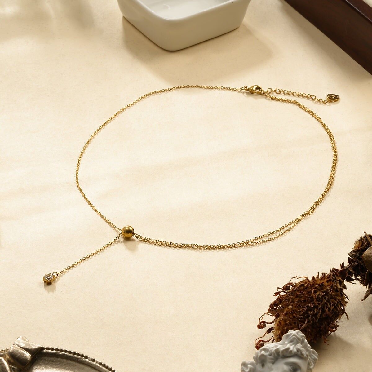 Collana a Y con pendente a catena singola e doppia in oro con strass e sfera