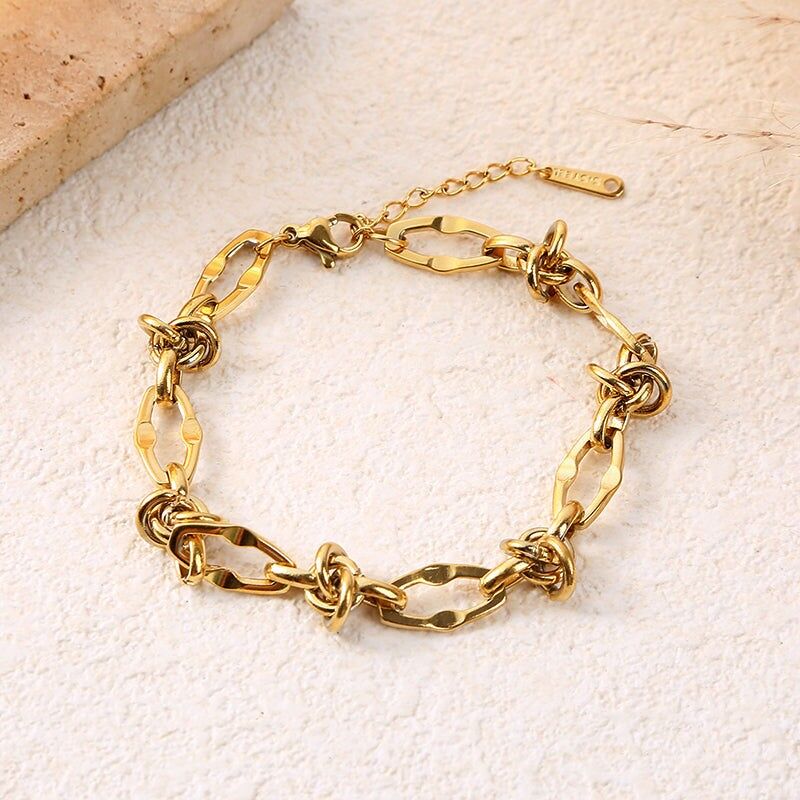 Bracciale a catena ovale in oro con nodi ad anello