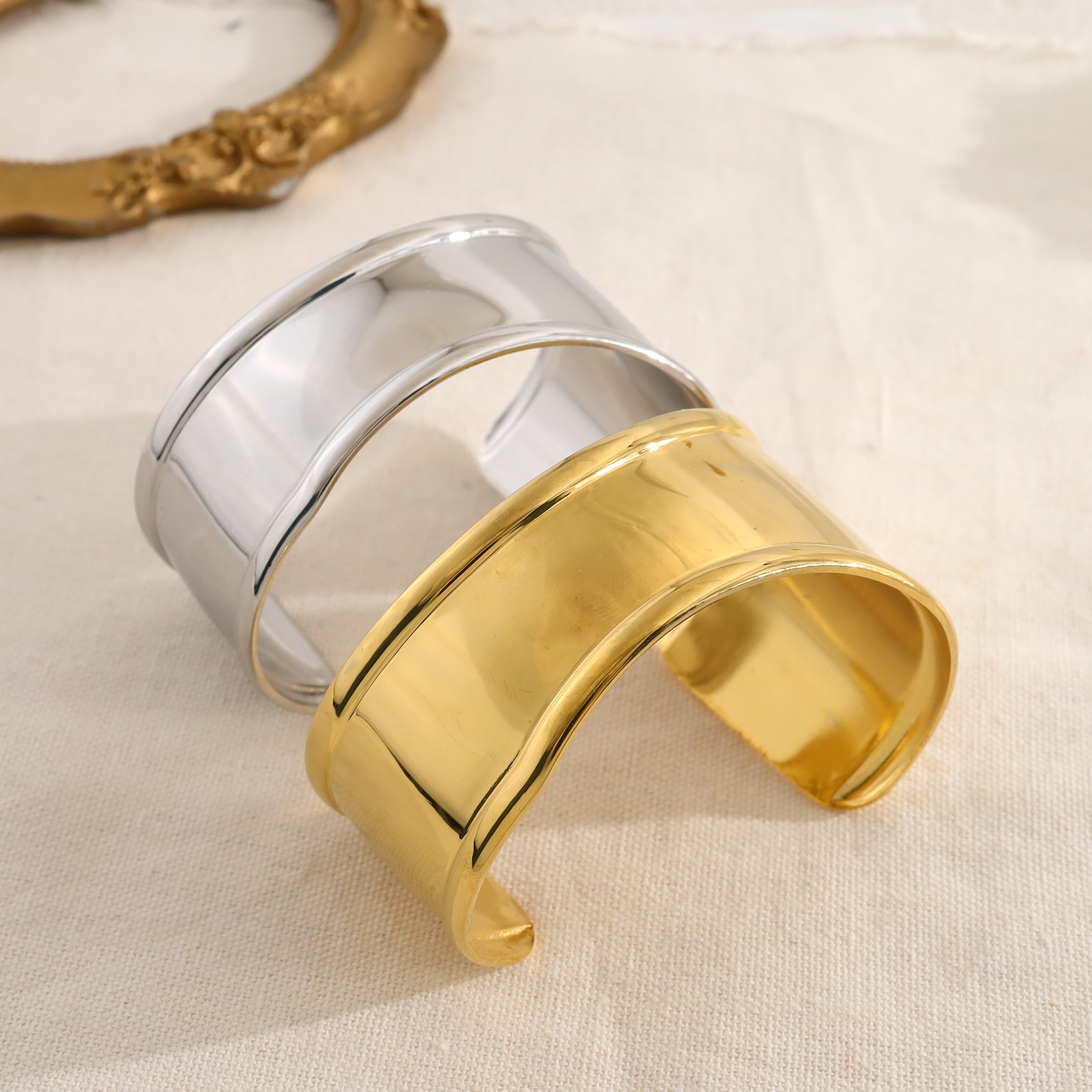 Bracelet manchette argenté effet miroir avec extrémités bombées