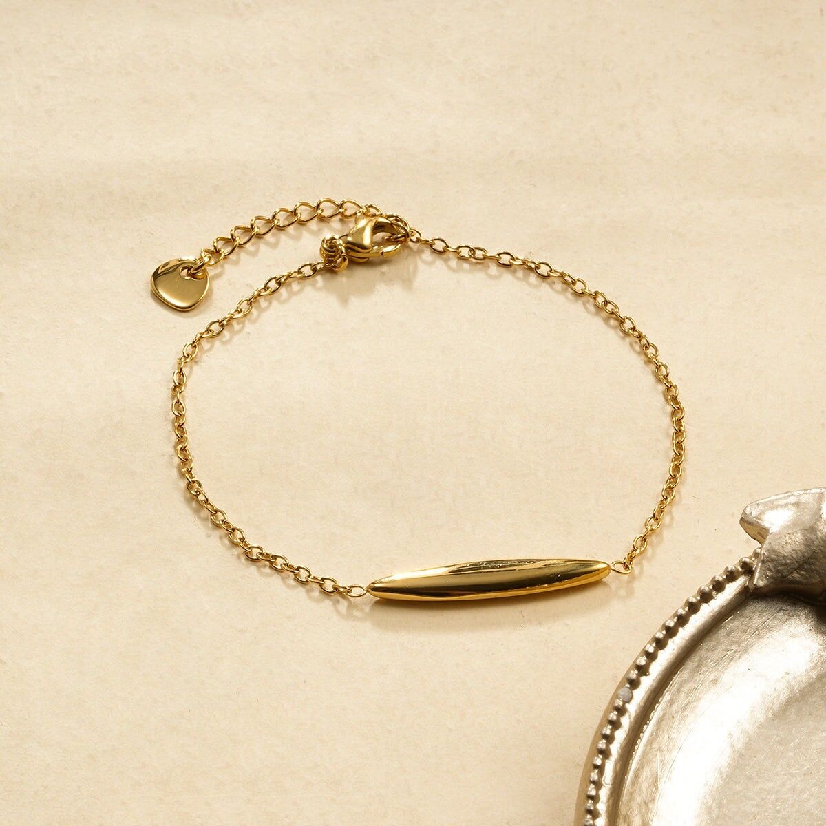 Bracciale a catena in oro fino con goccia allungata