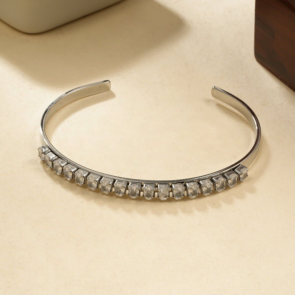 Set di bracciale rigido in argento con strass