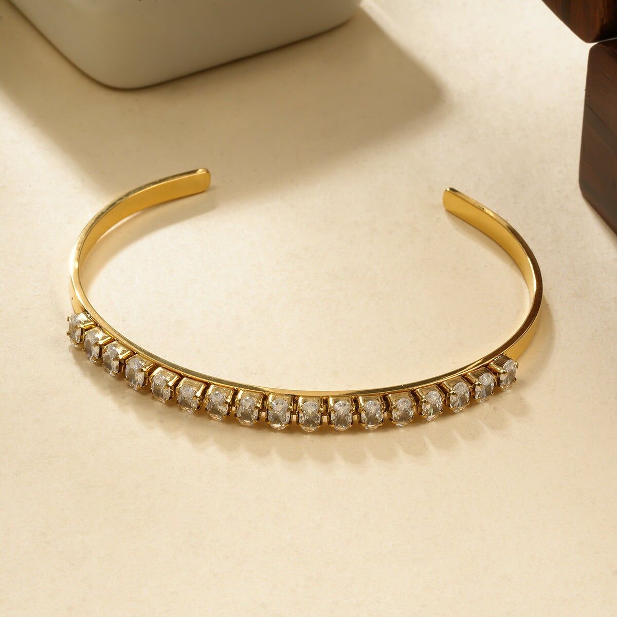 Set di bracciale rigido in oro con strass