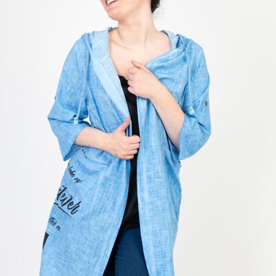 Cardigan lungo azzurro chiaro con scritte taglie forti (C8021)