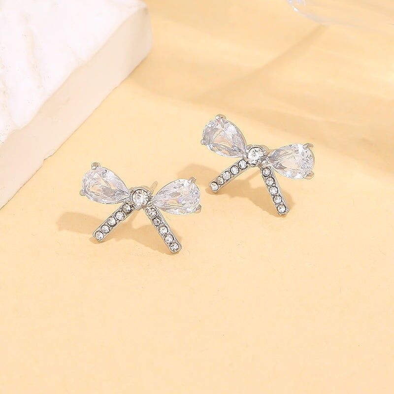 Orecchini a fiocco in argento con strass