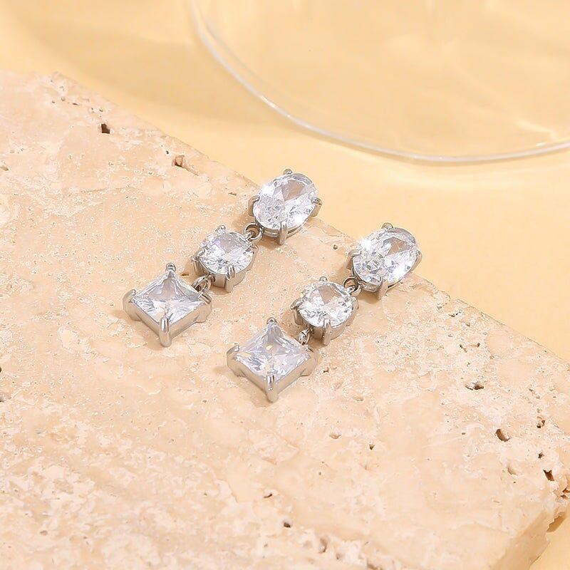 Set di 3 paia di orecchini in argento di varie forme, incastonati con strass