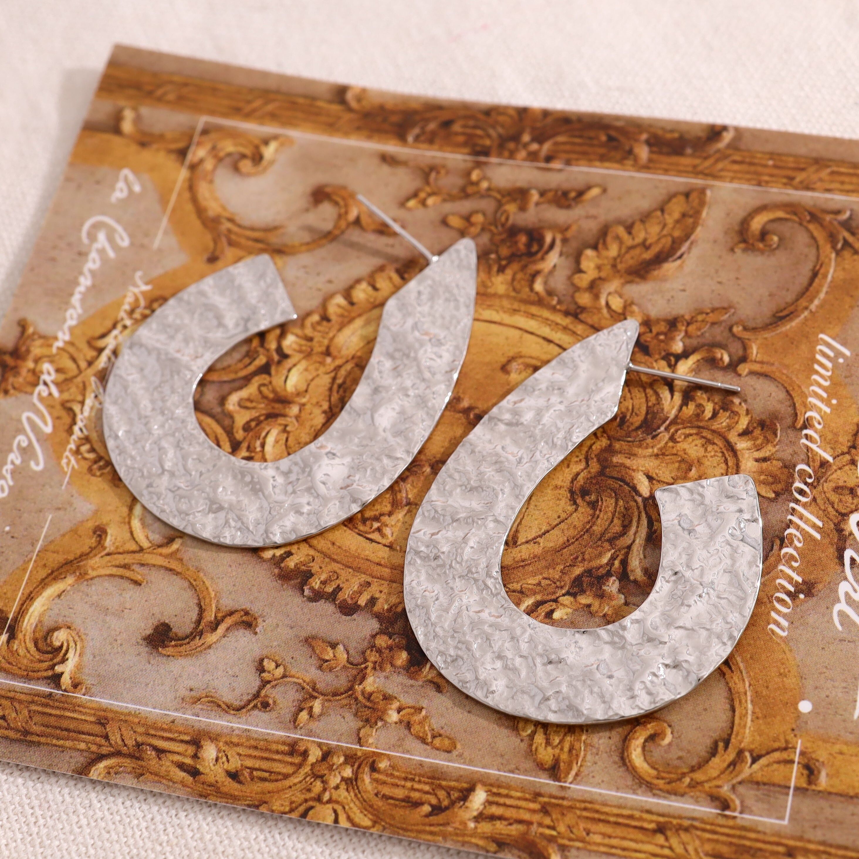 Orecchini a cerchio ovali in argento con effetto spazzolato lucido