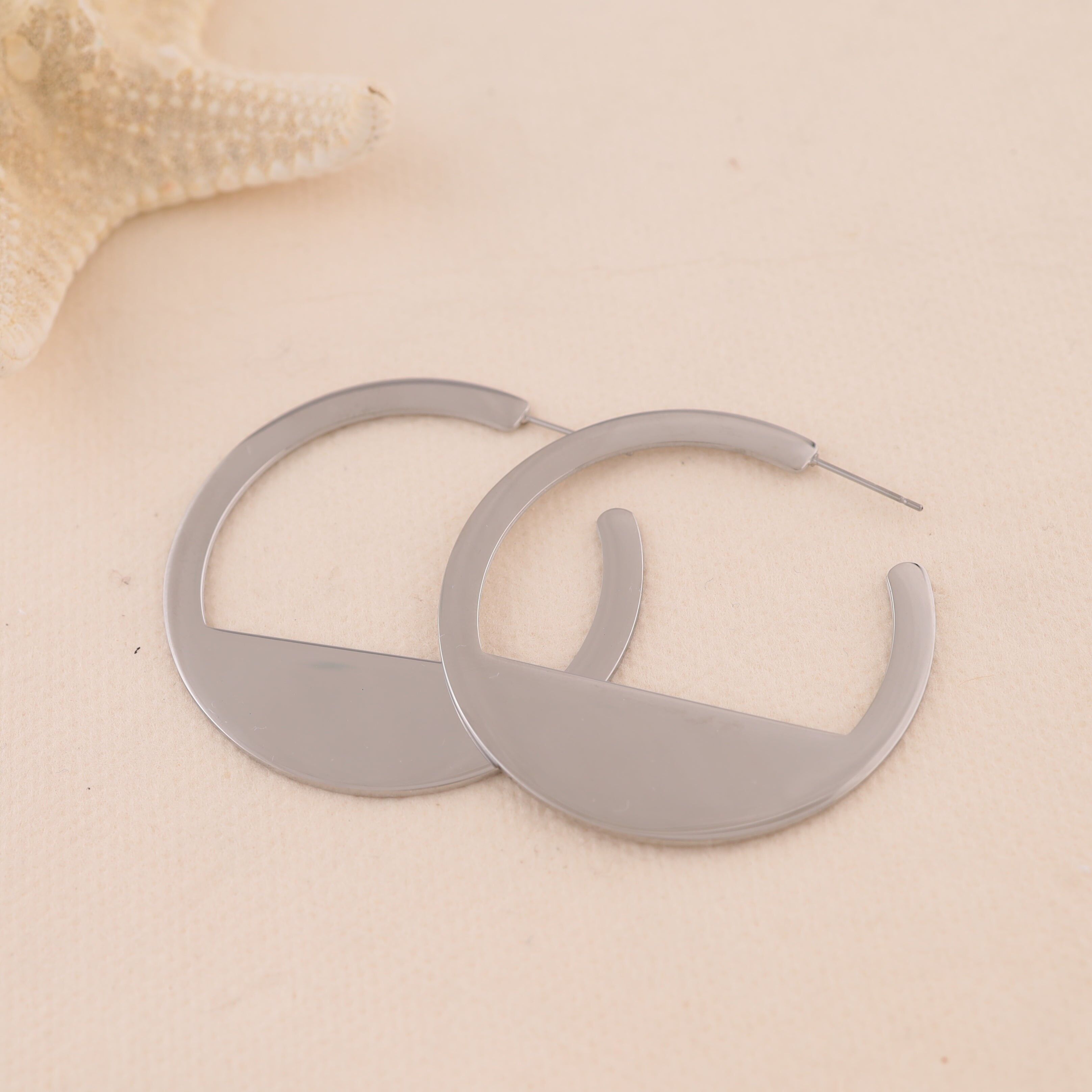 Orecchini traforati a mezzo cerchio in argento