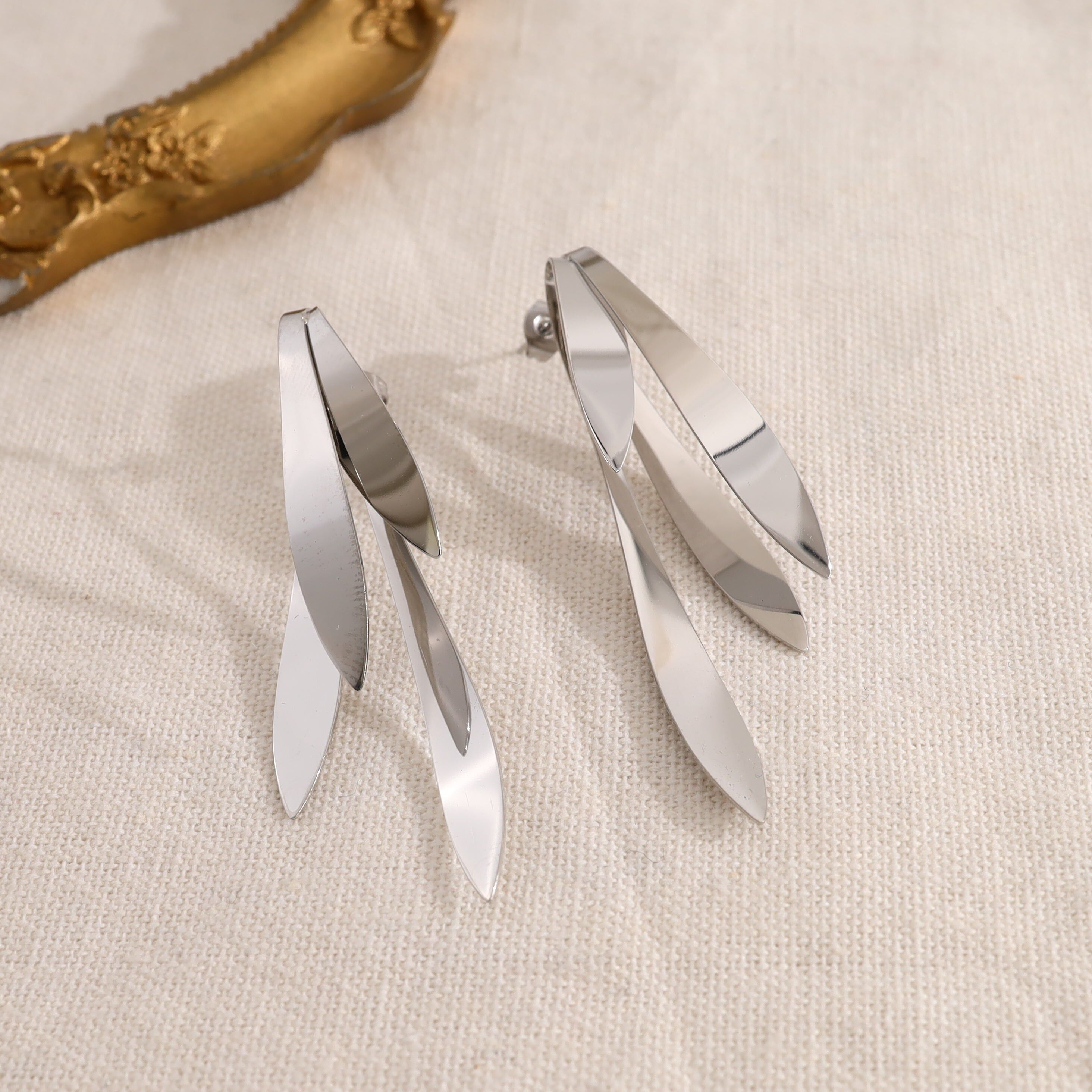 Orecchini pendenti a forma di ala in argento