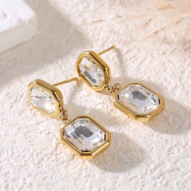 Orecchini color oro con pendente in cristallo sfaccettato rettangolare doppio