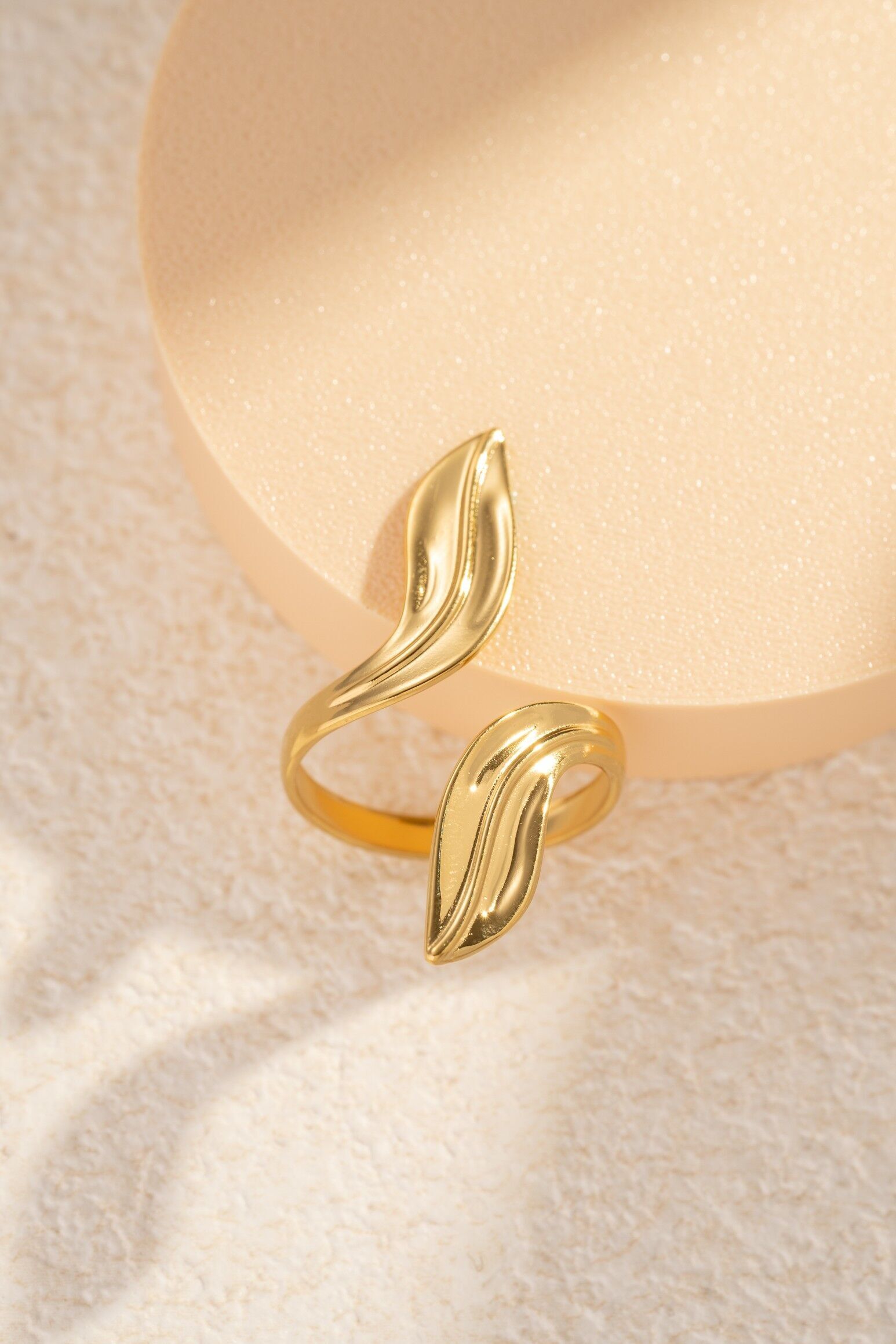 Elegant gold leaf ring in stainless steel