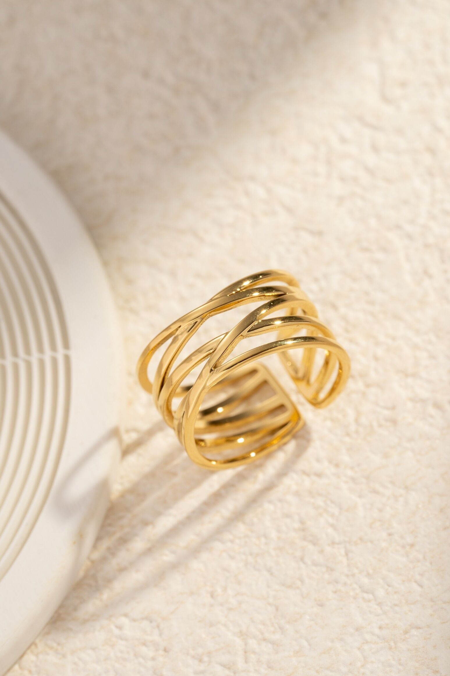 Verstellbarer Edelstahlring mit skulpturalem Design