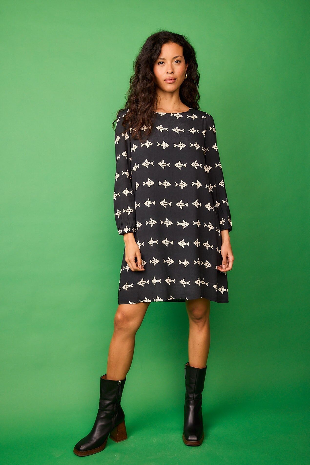 Kurzes Kleid mit Maulbeerfischmuster