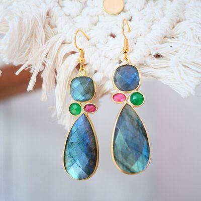 Pendientes VANA de labradorita, ónix verde y turmalina rosa: armonía y protección.