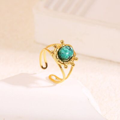 Anello regolabile a doppia fascia in oro con pietra rotonda verde incastonata e piccole perline ornamentali intorno