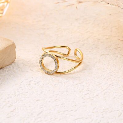 Anello regolabile in oro con cerchio centrale in strass e curvatura strutturata